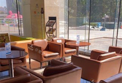 青岛瑞泰口腔休息等候区