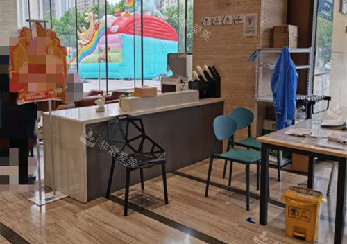 青岛瑞泰口腔内部大厅环境