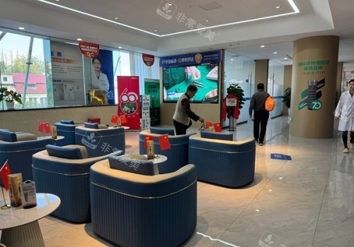 济南百年中牙口腔医院二楼大厅