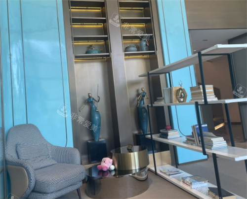 北京漾格医疗美容大厅休息区一角