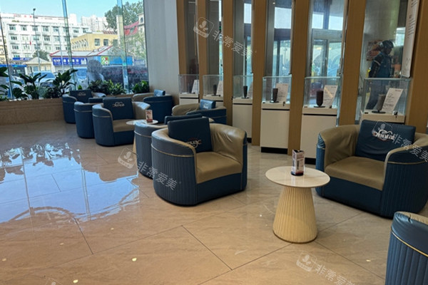 济南百年中牙口腔候诊区环境