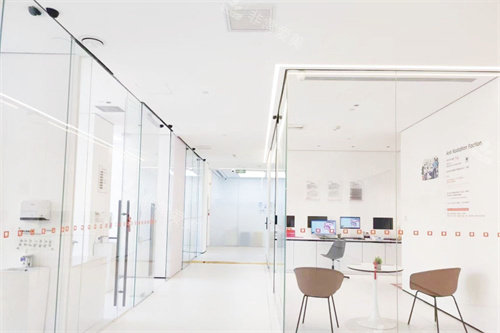 郑州白皮书口腔医院走廊