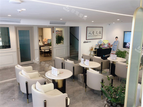 常德好大夫口腔医院万达院候诊区