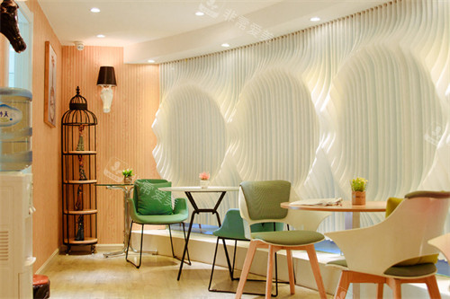 云南昆明华美美莱口腔等待区