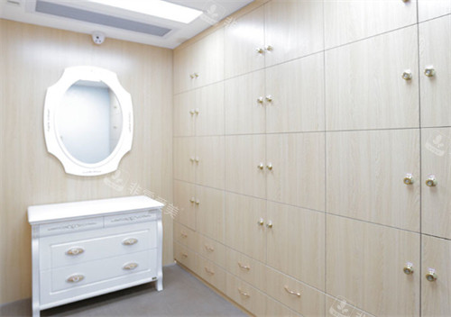 广州曙光医学美容医院更衣室