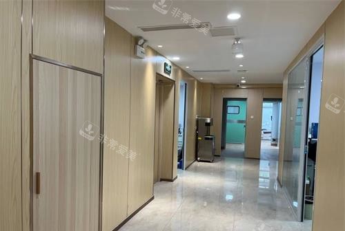 威海华怡口腔韩乐坊门诊部走廊