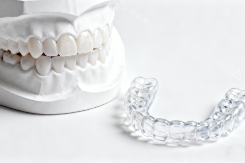 牙齿透明保持器展示图