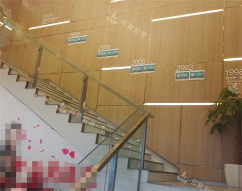 珠海爱思特医疗美容男生可以植发吗？雄性脱发适配+植发可行性解析