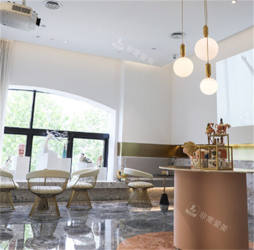 青岛博士医疗美容二楼休息区照片