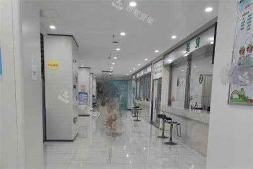 合肥东南眼科医院走廊环境