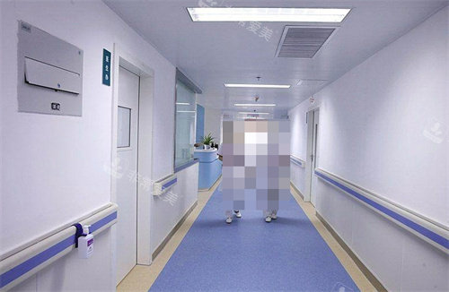 济宁京合眼科医院走廊