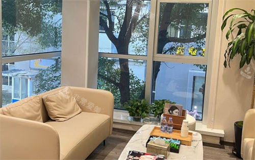 上海医颜医疗美容门诊休息区