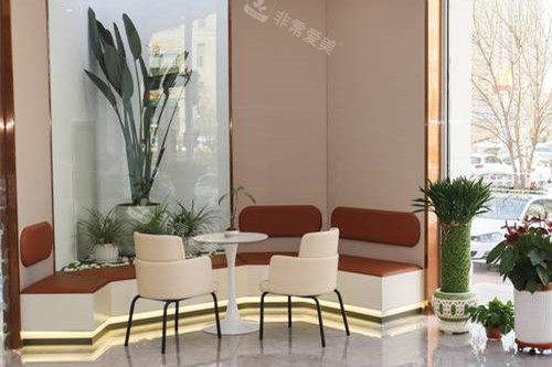 大连康美佳口腔万国店候诊区