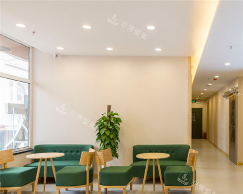 大连齿医生口腔等候区