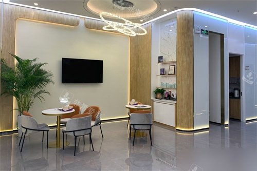 海口崔曦文医疗美容诊所候诊区