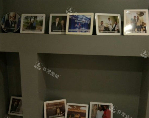 重庆松山医院展示架照片