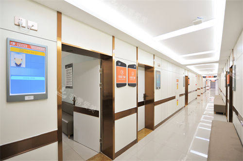 济南华视眼科走廊环境