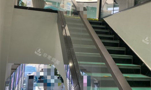 天津首爱眼科楼梯图