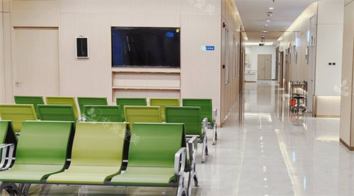 天津华厦眼科休息区