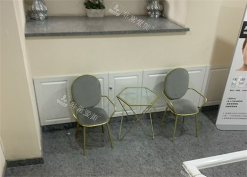 沈阳蓝天整形楼梯拐角