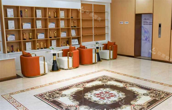 成都密爱天使私密整形专科医院电梯口