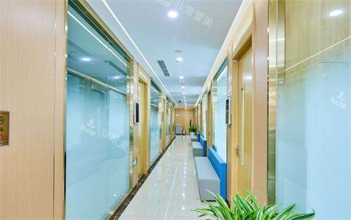 北京首口附一口腔医院走廊