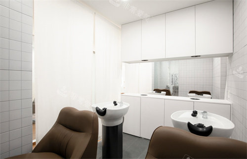 韩国圣水lowe hair理发店洗发区