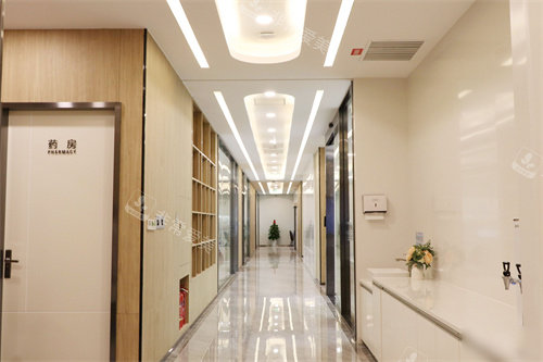 南宁诺贝尔口腔埌东店走廊环境