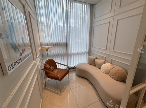 韩国鹿美人皮肤科休息区一角