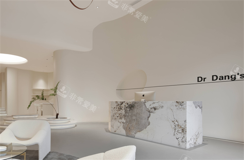 济南林之青医美前台