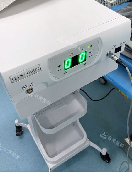 维密金雕设备仪器照片