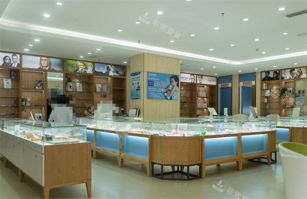 贵州晶朗眼科配镜区