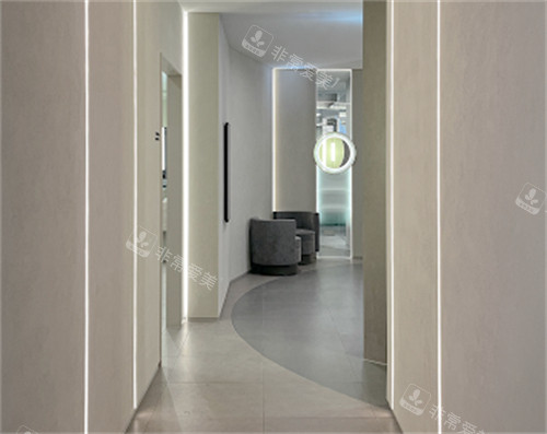 韩国赛琳皮肤科弘大店走廊