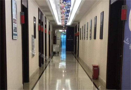 南京医科大学友谊整形外科医院走廊