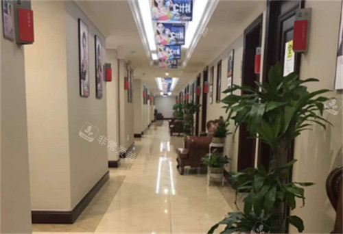 南京医科大学友谊整形外科医院过道