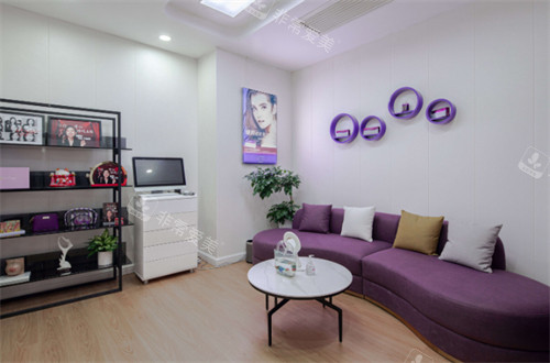 长沙爱思特医疗美容医院沙发