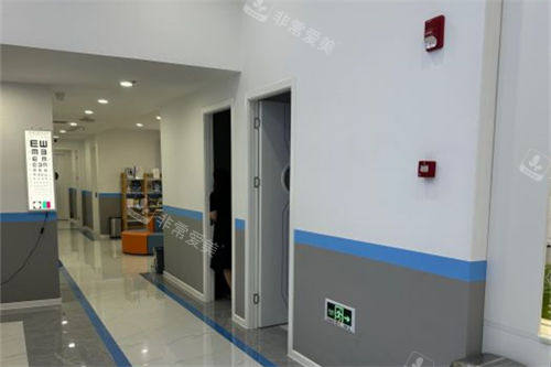 上海未来视界眼科浦东店诊疗区走廊
