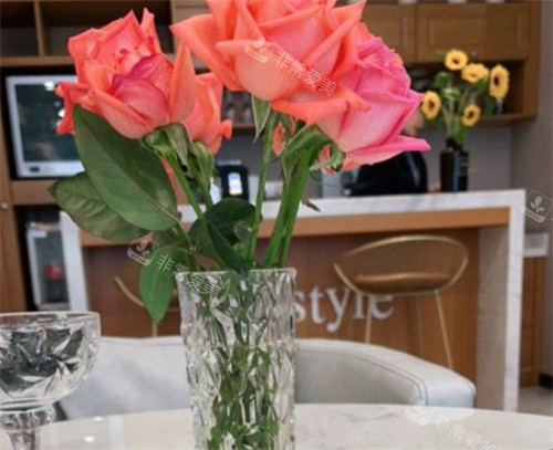 唐山星范医疗美容等候区环境图