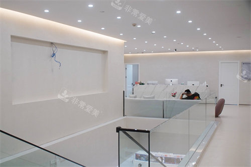 南京维多利亚美容医院楼梯和楼上环境