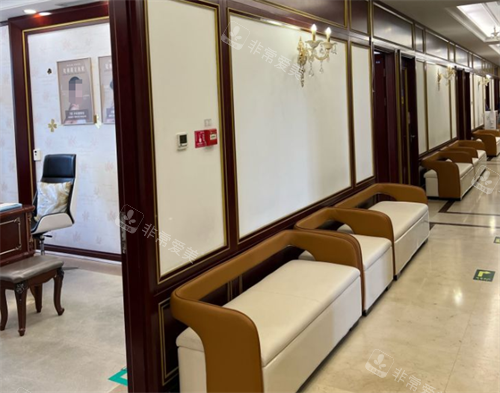 北京京城皮肤医院诊室外走廊