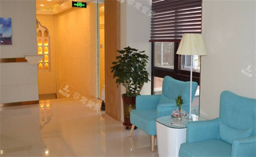 秦皇岛巧致医疗美容楼梯座椅