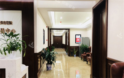 南京华韩奇致美容医院二楼过道