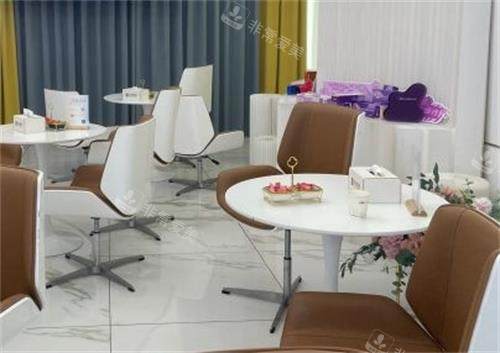 深圳健丽整形沙发休息区