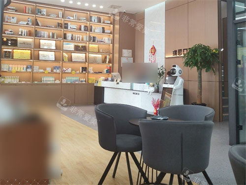 沈阳瑞思口腔铁西店休息区及前台
