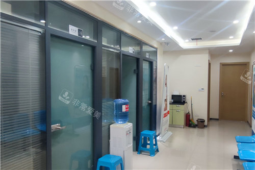 焦作军美口腔二楼走廊