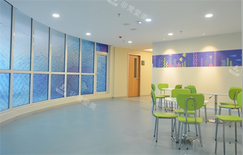 沧州爱尔眼科医院等候区