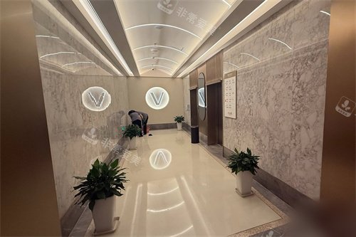 新疆威兹曼整形外科医院电梯口环境