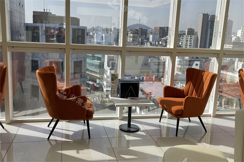 韩国MD整形医院靠窗休息区 韩国MD整形医院靠窗休息区