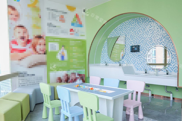 中山松鼠口腔医院儿童娱乐区环境