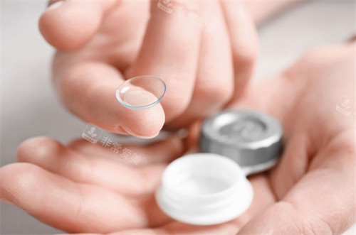 佩戴角膜塑形镜